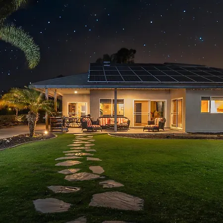 1 Acre Private Resort 4 Bed 3 Bath Cinema Spa